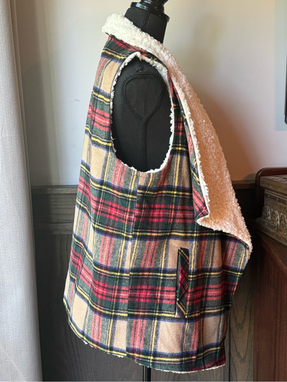 Maurices Plaid Sherpa-Lined Vest in Red, Green, Tan large nwt - Picture 4 of 7